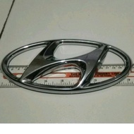 HYUNDAI Front emblem Logo original H1HYUNDAI