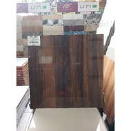 Granit Motif Kayu Glossy Ukuran 60x60