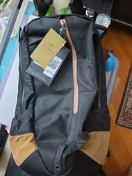 ARCTERYX 始祖鳥系列 Arro 22 防水 雙肩背包 黑黃色