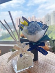 【香港花藝工作室】索拉花擴香瓶禮盒 - 月白森語(藍色花束)
