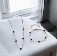 1 Set Perhiasan Wanita Motif Clover Set Perhiasan Kalung Dan Gelang Clover Titanium Anti Karat Luntu