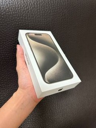自售 I15 iPhone 15 pro 256g 鈦色 全新機 僅開封檢查 無充電線