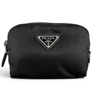 成色極佳 ▲ PRADA Re-Nylon 三角形 Logo 化妝包，尼龍材質，黑色，義大利製造，女士款，附包裝盒