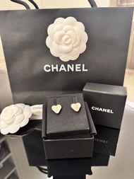 Chanel 25p 白色愛心珐瑯心心耳環 earrings