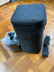 Sigma 70 -200mm保護袋連原裝遮光罩。(不連鏡頭)