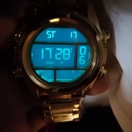 ∏Nixon digital watch onhand