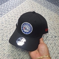2025 ABU DHABI GAMES BLACK PHILADELPHIA 76ERS LOGO 9FORTY REGULAR FRAME SNAPBACK CAP/HAT BY NEW ERA