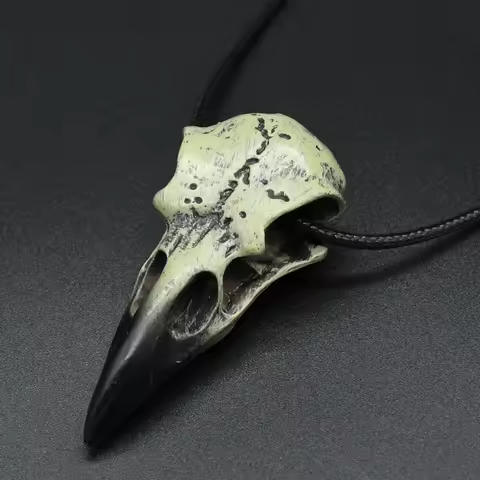 1pcs Goth Raven Skull Pendant Resin Raven Magpie Crow Gothic Gift Halloween Raven Skull Necklace