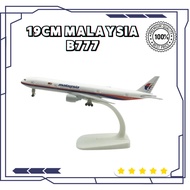 19cm Malaysia Airlines Boeing B777 with Wheel Landing Gear Metal Aircraft Replica Diecast Collectibl