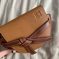 LOEWE mini gate 咖色斜背包