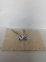 一套首飾工具 包括石义，鉗， 日本十倍放大鏡， 20粒cz人造鑽石 ，抹 首飾布 全部如照片售五百元 歡迎出價售給有緣人，no.D19.4.26