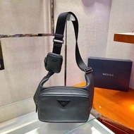 💕折扣 💕 潮流通勤必收Prada皮革二合一附零錢包單肩斜挎胸包 | Prada Leather 2-in-1 With Coin Purse Crossbody Chest Bag|