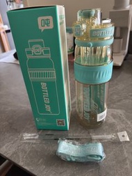 吨吨 BOTTLED JOY Water Bottle