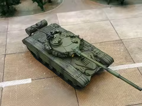 1/72 Russian T-72A tank , hand-painted finished model decorative ornament(Ships in 5-6 days)