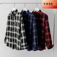 YOSEL เสื้อเชิ้ตแขนยาวผู้ชายลายสก๊อตสีดำน้ำเงินแดง เสื้อเชิ้ตชาย