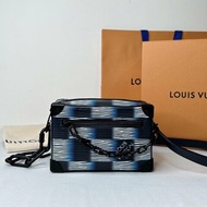 LV 全新Soft Trunk斜背箱包