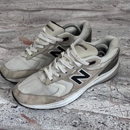 SEPATU / SNEAKERS NB 880 REVLITE