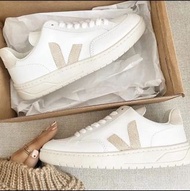 現貨38🔥大熱VEJA 奶茶色V-12 size 35-46 男女同款