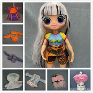 Dressing up big dolls with costumes58Yuan Gong's clothes, Beijing's hip-hop clothes, and Sister Bao'