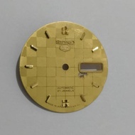 dial seiko 5 automatic gold kotak kotak