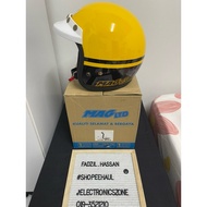 Original two-tone MAG LTD polycarbonate helmet. Classic MAG LTD helmet with 5-button design and D-ri