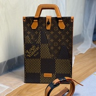 LV Nigo 限量聯名 琴譜托特斜背包