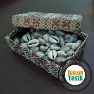 DAKONTASIK - Biji Kerang/Kuwuk kerang laut asli PLUS BOX untuk main dakon/congklak