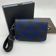 Louis Vuitton LV 藍色大棋盤格 皮革壓印 二合一 斜背包/肩背包 全黑寬背帶