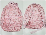 My Melody 2016 絶版 女童 摺疊 折疊 旅行 背包 背囊 可掛在行李拉桿上 背包可以摺疊成小包 方便在旅行中作為後備用包使用 全新 有吊牌 保存良好 
(尺寸約: 長 26 x 寬16 