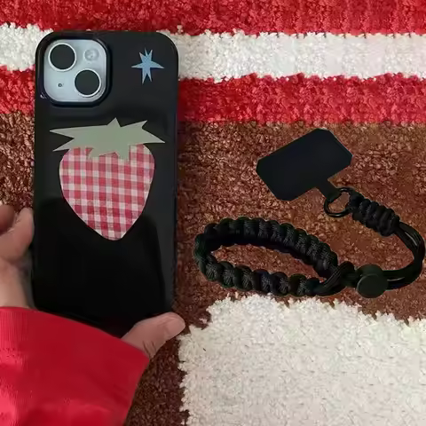 Ins Style Maple Leaves Grid Strawberry Phone Case For iPhone 16 Pro Max 15 Pro 14 13 12 11 Xr Xs Max
