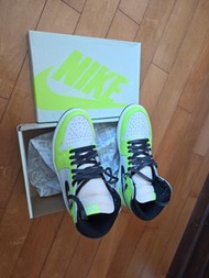 Nike Air Jordan 1 Mid 螢光綠