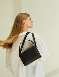 (พร้อมส่ง) VARA กระเป๋าสะพายหนังแท้ BoXket S