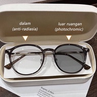 Kacamata Photocromic anti radiasi lingkaran klasik yang cocok untuk wanita memakai kacamata komputer