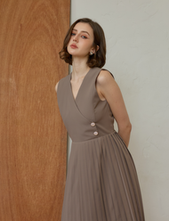 kade.bkk เดรส รุ่น Madison dress เดรสแขนกุดกระโปรงพลีท (KAD125)