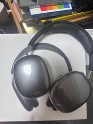 Apple AirPods Max lightning. 有保護殼跟新的一模一樣 只帶一兩次沒在使用 剛過保