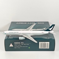 Phoenix 04664 1: 400 Cathay Pacific Airlines A330-300 B-HLW Alloy Airplane Model