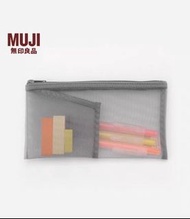 日本  MUJI 網格筆袋附口袋  無印良品 錦綸網眼網袋 灰色🩶 袋中有小袋 可作文具袋 化妝袋 電話义電器袋.... 全新現貨有吊牌