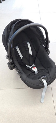 Chicco 初生嬰兒汽車安全椅及手提籃