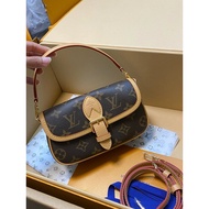[Beeswax] Catwalk Mini Croissant Messenger Bag Baguette Bag with Full Set Gift Box Packaging