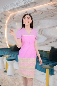 Kety Smile เดรสผ้าไหมญี่ปุ่นลายไทย คอวี ทรงสอบ อัดกาวทั้งชุด (S-XL) SPC17