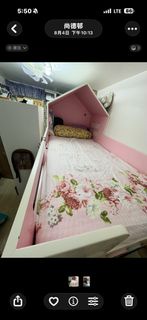2張上下重疊3尺床，床下有大衣櫃、連樓梯櫃桶