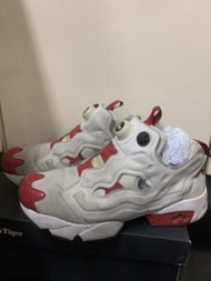 Reebok 的 Instapump Fury OG，採用經典的白紅配色