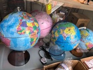 ＜本網店可用政府消費劵＞太子地球儀店 現貨 多款 有繁體中文及英文 和純英文地球儀 。 純英文地球儀 有發光，有AR 發光，發光音樂地球儀 每款由$68 起