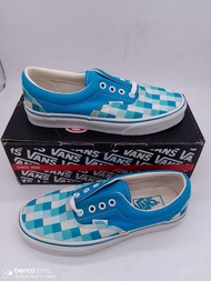 VANS342: ES-00003 ตาราง ฟ้า/ขาว  ราคาป้าย 1580 ลด 40%  เหลือคู่ละ 948  บาท
