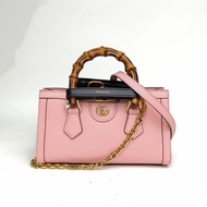 GUCCI 粉色牛皮金扣橫版戴安娜手提竹節包