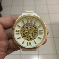 羅志祥代言的限量豹紋手錶