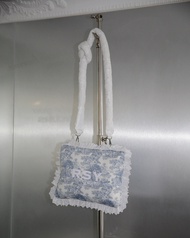 Rotsaniyom ‘Toile de jouy’ Pillow Bag