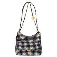 近全新 Chanel Coco Mark Hobo 包 AS4322 黑色斜紋軟呢單肩包 隨機Plate金色五金 黑色 白色 1131 [二手] CHANEL