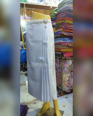ผ้าถุงป้ายติดตะขอ สีขาว สวย สง่า มีราศี  ตัดเย็บสำเร็จรูป พร้อมใส่ ขนาดฟรีไซส์ 24-36 นิ้ว ของมีพร้อมส่ง