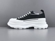 【專櫃版 麥昆】Alexander McQueen亞歷山大麥昆 Tread Slick 棉布 短筒系帶 及踝 馬丁靴 白黑
尺碼：35 36 37 38 39 40 41 42 43 44 45
原版